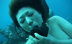 Underwater Fisting and Cumshot!