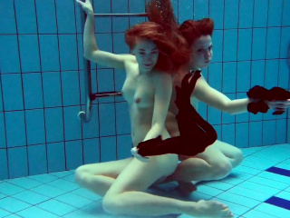 Diana and Simonna hot lesbians underwater