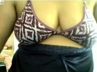 Delhi bhabhi playing with herself