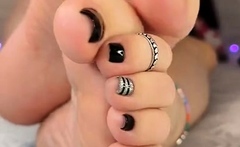 Amateur Foot Fetish Girlfriend Sucks and gives a Footjob