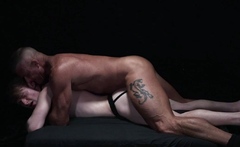 Hunk DILF Matthew Figata anal fucks Eric Charming