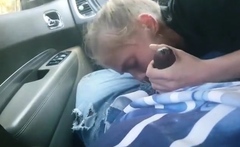 AMATEUR BLONDE SUCKING A BIG BLACK COCK IN A CAR