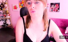 Pretty natural big tits and face blonde milf