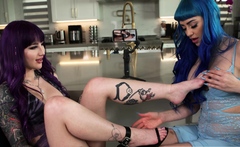 Jewelz Blu And Valerica Steele Sucks Each Other Foot